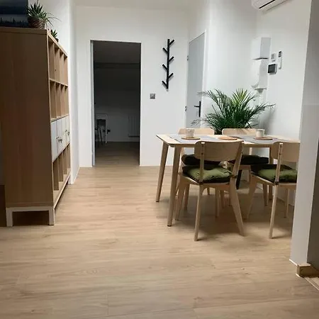 Appartement Cosy Et Climatise En Centre Village Lägenhet